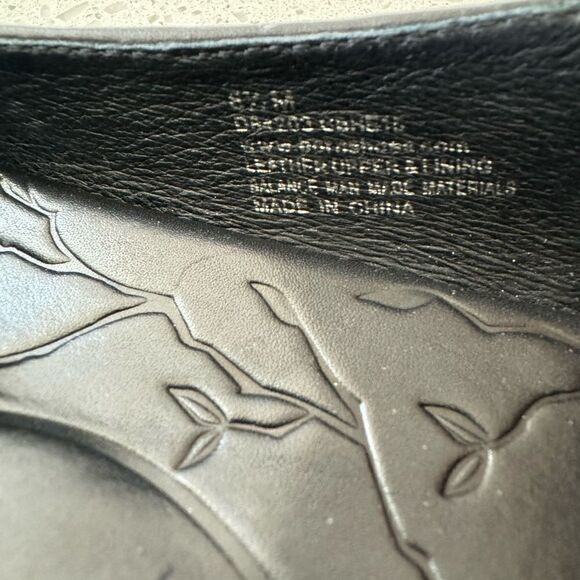 Born Women’s Black Suede Leather Slip On Loafers Flats Tassel Details Size 8.5M - Picture 7 of 12